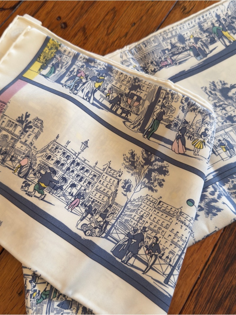 Hermes A l’Ombre des Boulevards Carrie 70 in blanc and blue jeans